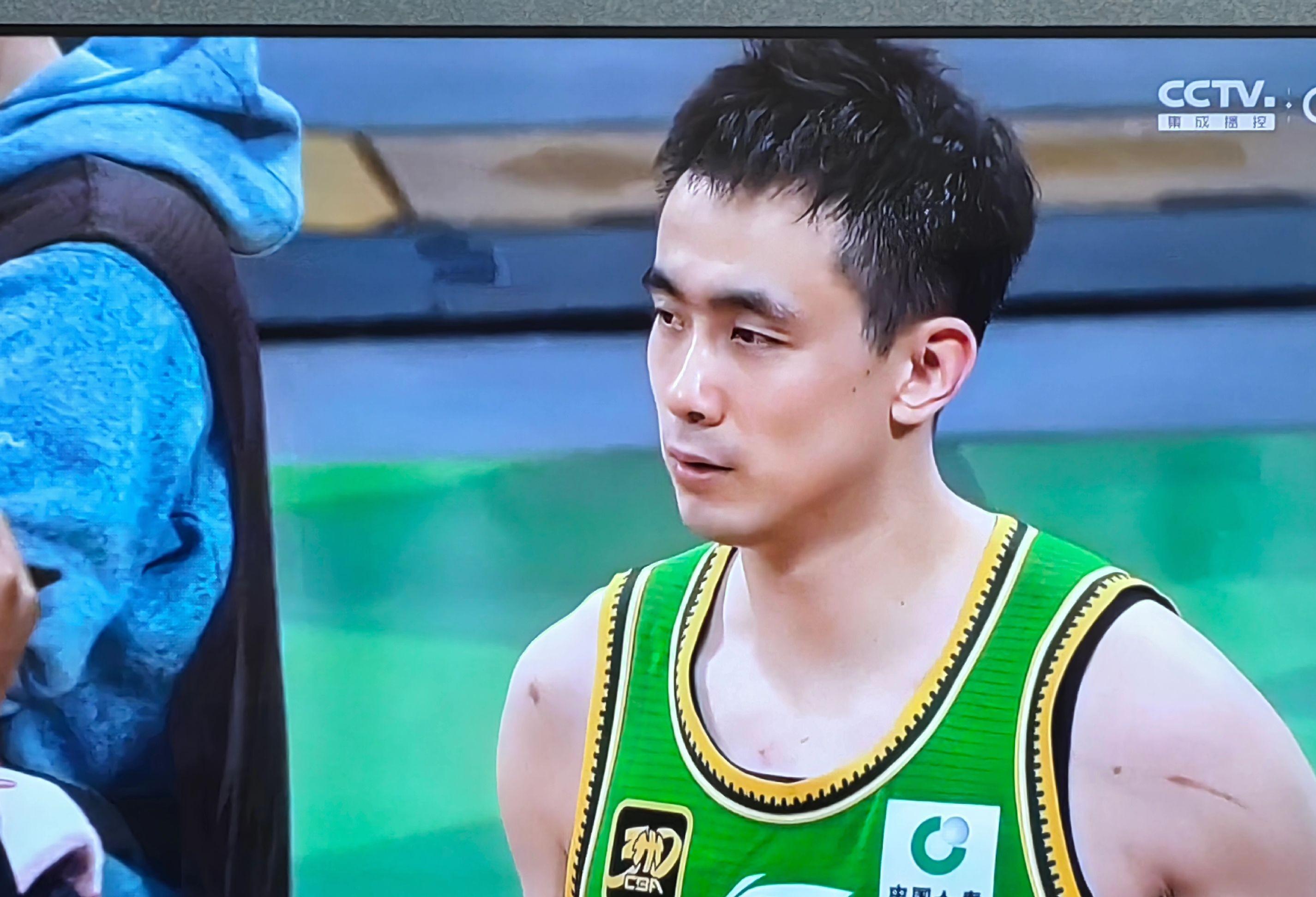 冲刺阶段广厦男篮备战亚冠，调整名单细节曝光，气氛紧张，阵容厚度经受考验 