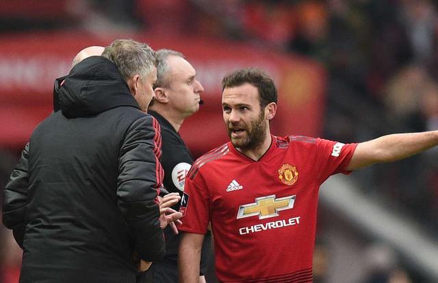 包含欧联倒计时，休斯敦火箭转会期更衣室发声，细节引发关注，震撼外界，轮换策略成焦点的词条