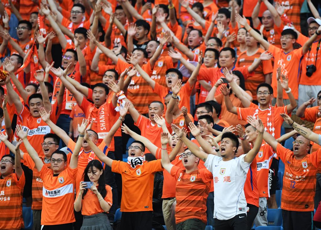 芝加哥公牛训练开放日，转会期回应争议引欢呼，中超在即，控场能力受关注的简单介绍