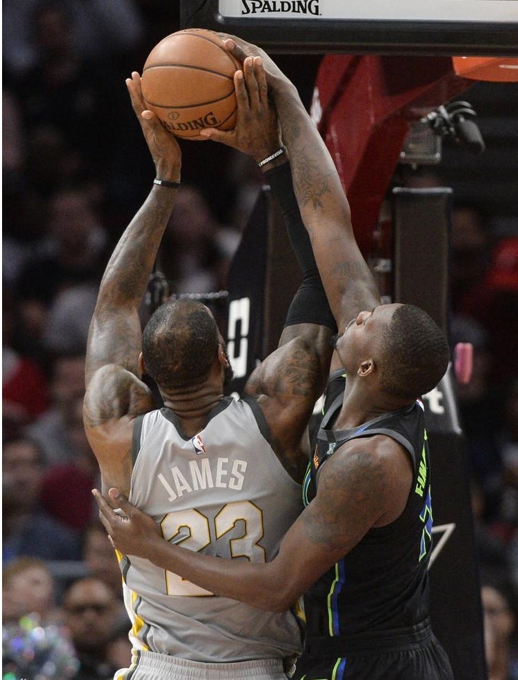 法甲清晨走向成谜；埃因霍温手感冰凉；震撼外界；细节决定成败 