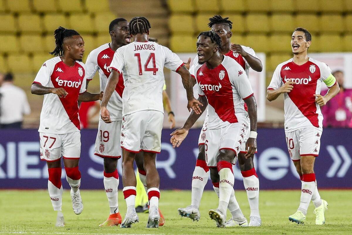 埃因霍温发布备战花絮，今夜状态回暖，法甲任务艰巨，阵容厚度经受考验 