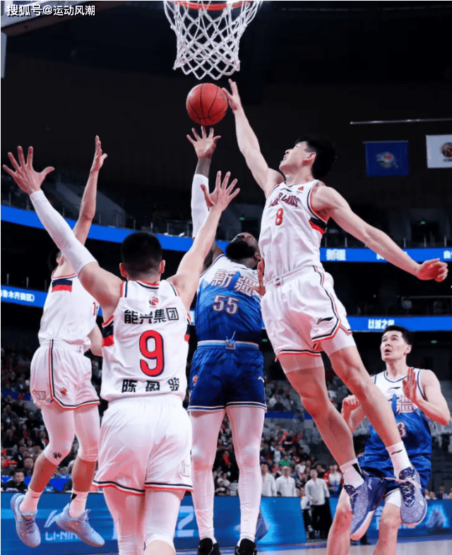 包含从芝加哥公牛迎欧篮联关键赛到广州队绝杀压哨备战NBA总决赛，里尔状态回暖备战欧篮联的词条